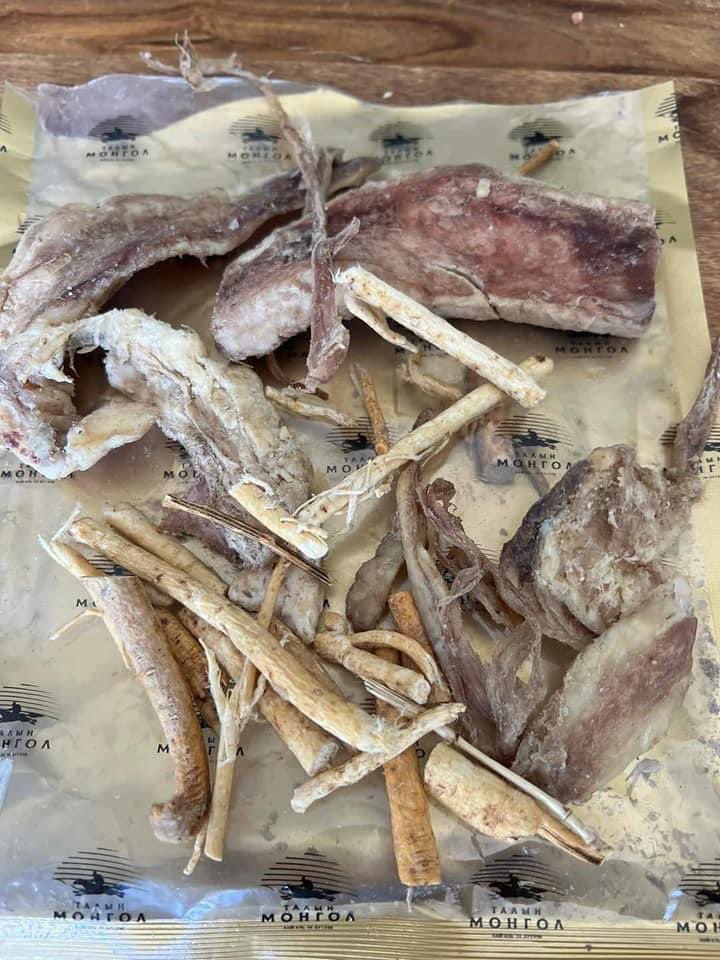 Иргэн: Сая Монголоос ирэхдээ борц авчирсан, задлаад идэх гэтэл бөөн өөх, хальс, хэдэн мод... 
Одоо дахиж танайхаас борц авахгүй!!!
1 удаа 40к орчмоор хүн хуураад яаж цаашаа явахав дээ
#Талын_Монгол