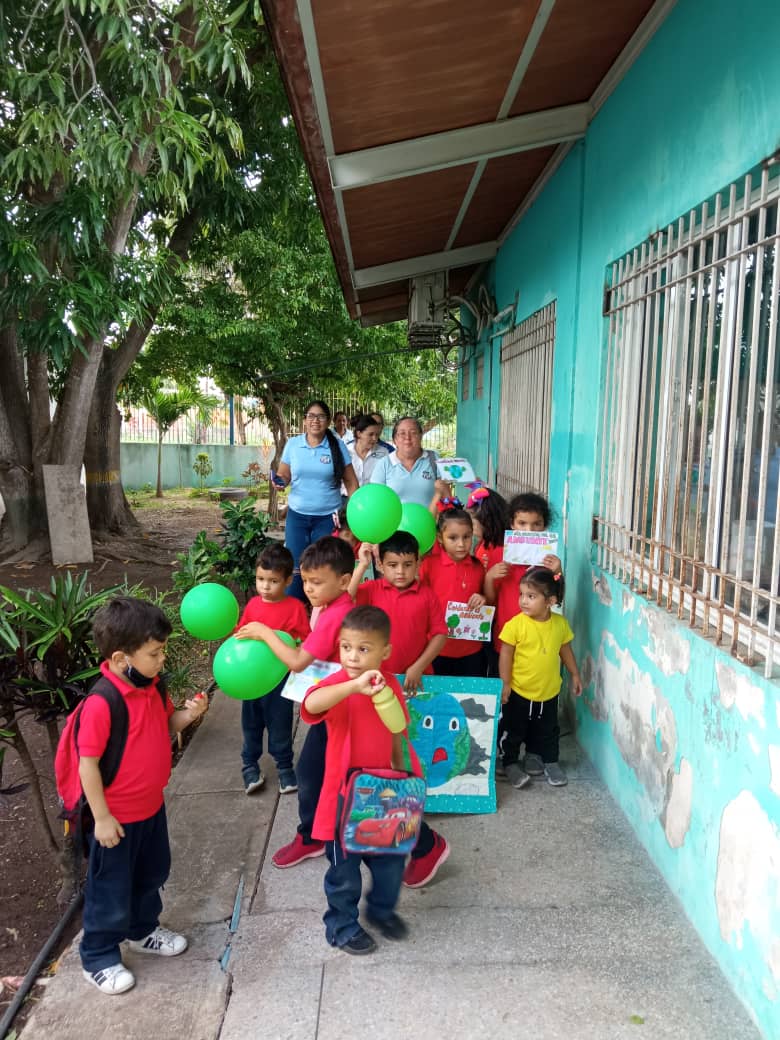 ceicerecitac17's tweet photo. 📌 CELEBRANDO EL DÍA DEL AMBIENTE🏞️🏜️ @MPPEDUCACION @educinicialmppe @zonaedusucre @_LaAvanzadora @ViceIP @NicolasMaduro https://t.co/0cwItSNXHr