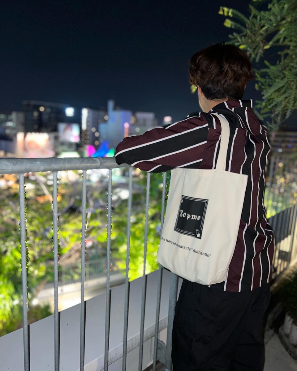 Repme_'s tweet photo. 【トートバッグ販売中🔥】
The hero who eats the ”Authentic”.
〜本物を喰らう英雄〜
Repmeトートバッグ
1枚1500円 DMで値段交渉も受付中です。
千葉市・熊本市内手渡し可能。
全国配送可能。
DMお待ちしております🙏
Photo by @jimot_no
#Repme #トートバッグ #熊本 #千葉 #サクラマチクマモト https://t.co/CyjJPMMHpr