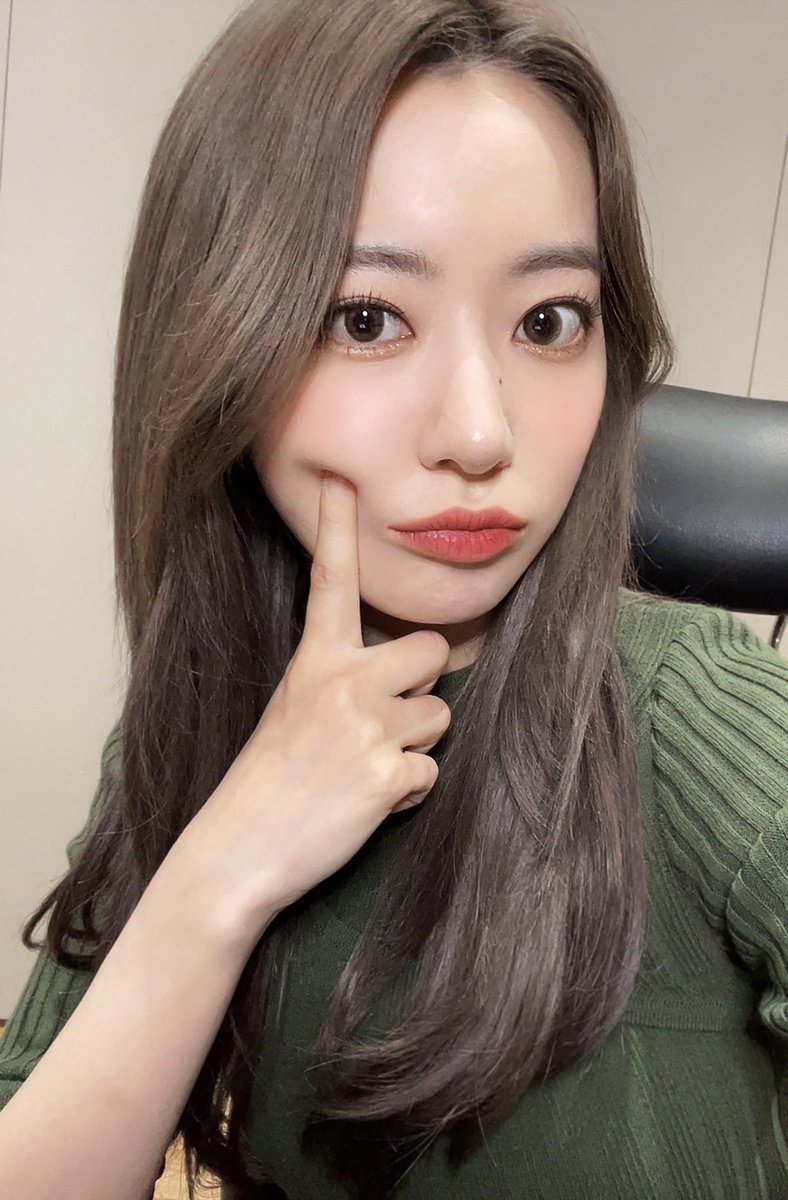 ChaewonCut's tweet image. 220607 디지털 수비니어 미공개 셀피 #르세라핌