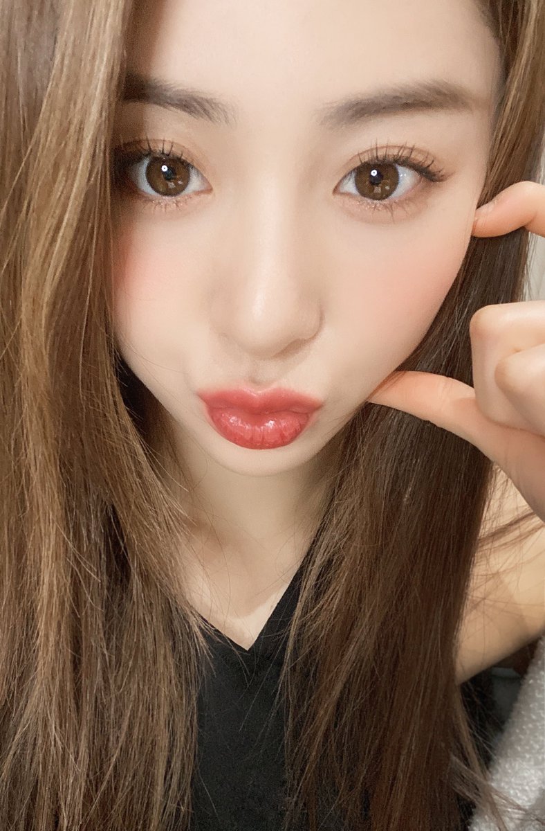 ChaewonCut's tweet image. 220607 디지털 수비니어 미공개 셀피 #르세라핌