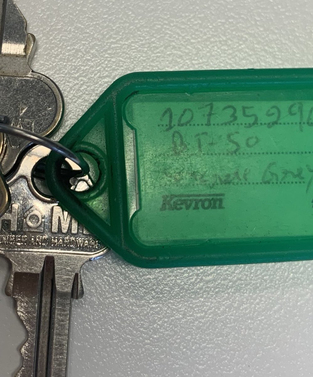 MooraPol's tweet image. Moora Police have your keys. 3 keys on tag.   Please call in and collect them. #fb #keysfound #collectyourkeys