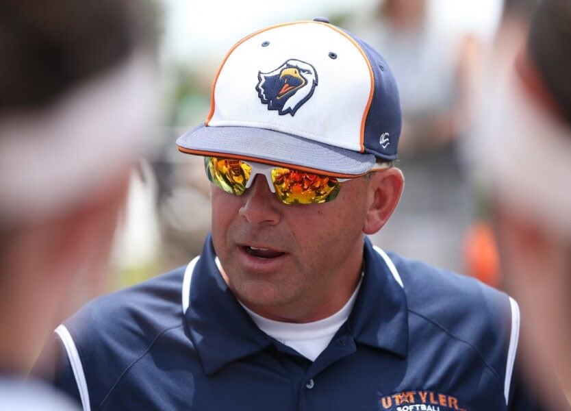 pmc3_83's tweet photo. Apparently if your name is Mike and you coach softball in the UT system, your team makes unbelievable postseason comebacks. #WCWS https://t.co/ulCFvECuv5