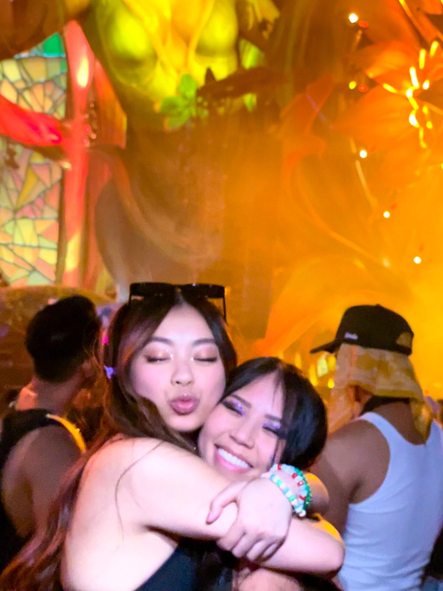 Pikaachiii's tweet photo. Edc day 2 was probably my favorite 🖤🥹🥰 #edclv2022 #edcday2 I miss my friends 🥺 https://t.co/6HM1RL2C6P