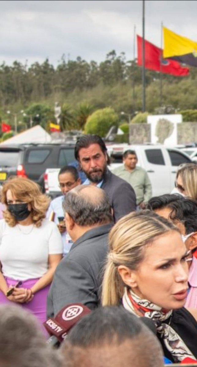 omarmaluk's tweet photo. ¿Eres tú @jcvascones el que está allá atrás de la Susana Gonzalez? Voy a ampliar la foto. Si, chuzo que cara de bravo. Asostado te veo https://t.co/01mAw9lK71