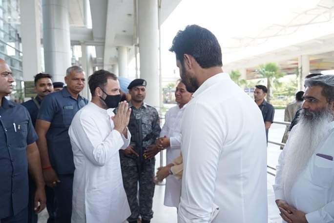 BB__Ashu's tweet photo. Sh. @RahulGandhi ji along with senior leadership of Congress arrived in Chandigarh to offer his condolences to the family of Sh. Sidhu Moosewala ji. https://t.co/CnLRt00Q8S