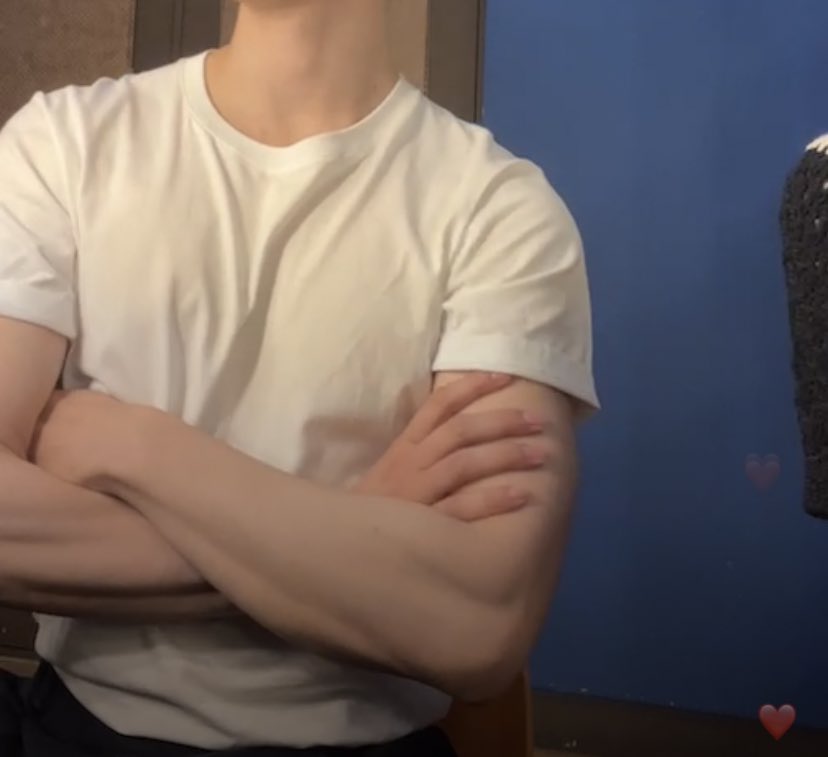 iLuvGyeom's tweet photo. i want his fist to be the last thing i ever see https://t.co/B4gaHk7Sxd