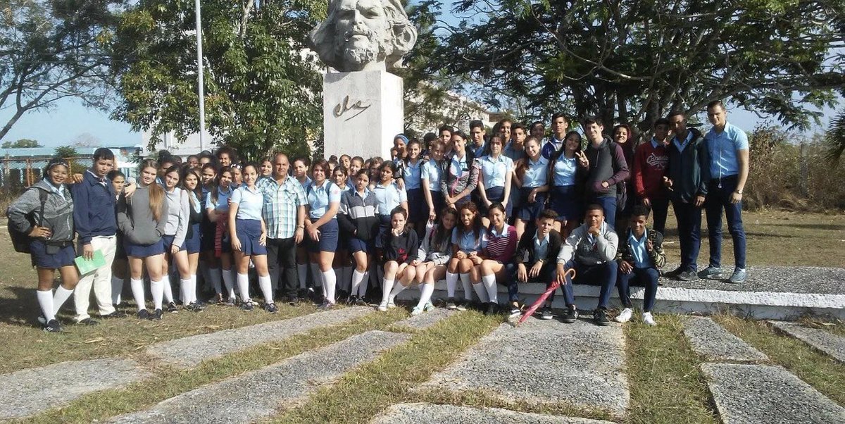 Este año #PinarDelRio realizará su Bastión Estudiantil los días 10 y 11 de junio en el centro politécnico 1ro de Mayo 
🇨🇺🇨🇺
De verde olivo se vestirá el estudiantado FEEM, pues –tal cual dijo Panchito–  “el deber nos llama a andar🇨🇺💪”