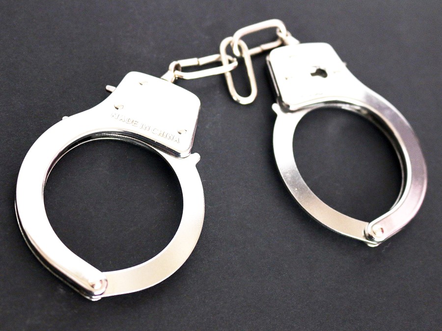 #sapsNW Three off-duty police officers for working together to apprehend a 32-year-old suspect for the rape of two young girls on Sunday, 05 June 2022 In Jouberton. #ActAgainstAbuse NP
saps.gov.za/newsroom/msspe…