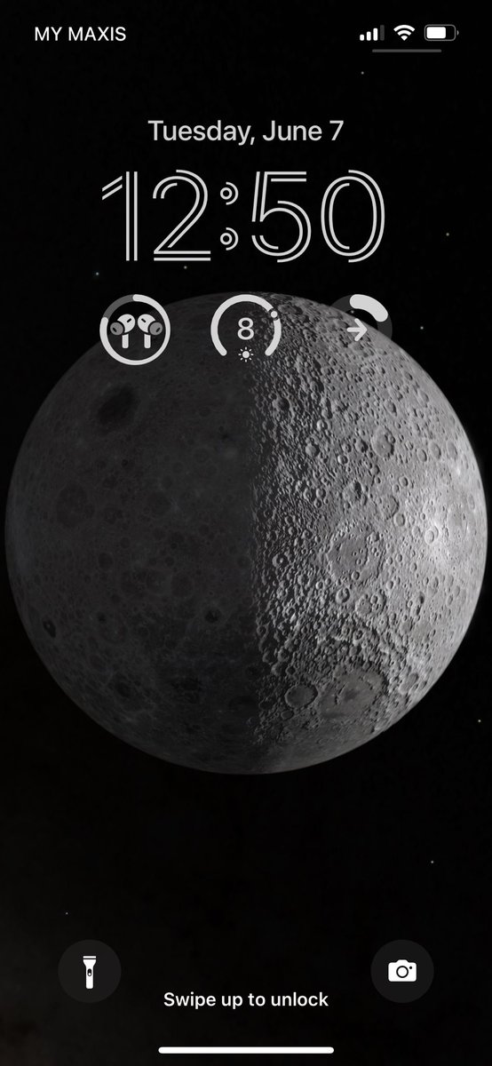 88Stash's tweet image. Love my #iOS16beta1 Lock Screen!