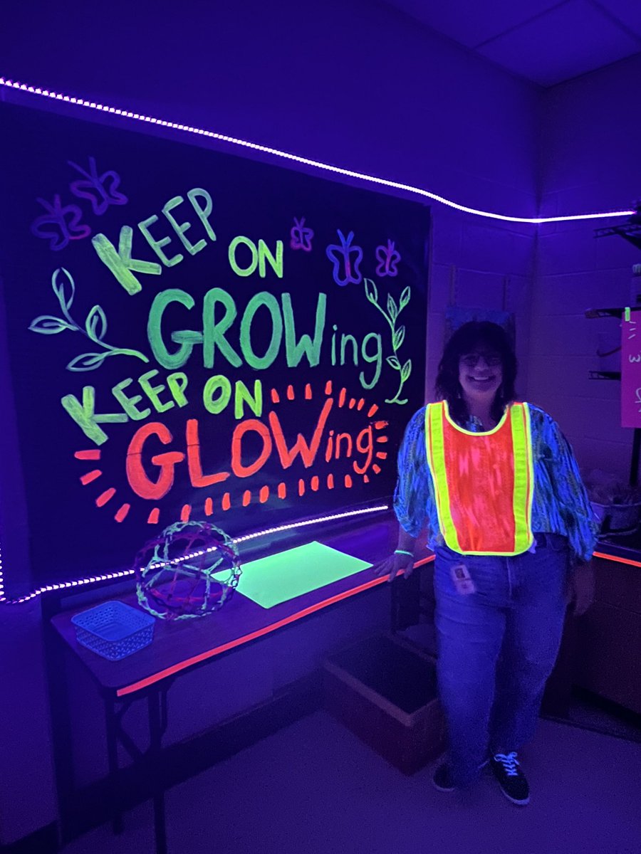 danabober's tweet photo. Today in art…. our Tornadoes were GLOWING with excitement at the start of Glow Week! Can’t wait to join some art classes in @SMarionArtEd fun art room! @Tolbert_ES https://t.co/c7AzyvYwyF