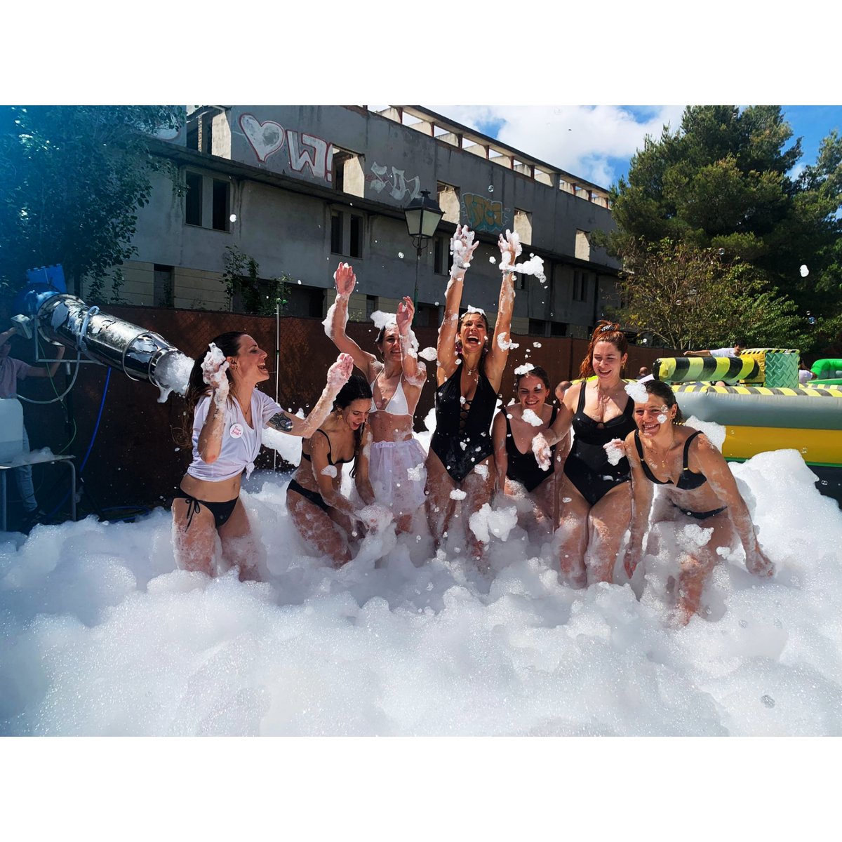 Ahinowa's tweet photo. La cura de todos los males.
Ellas 💜 https://t.co/FYVxQT6Gi8