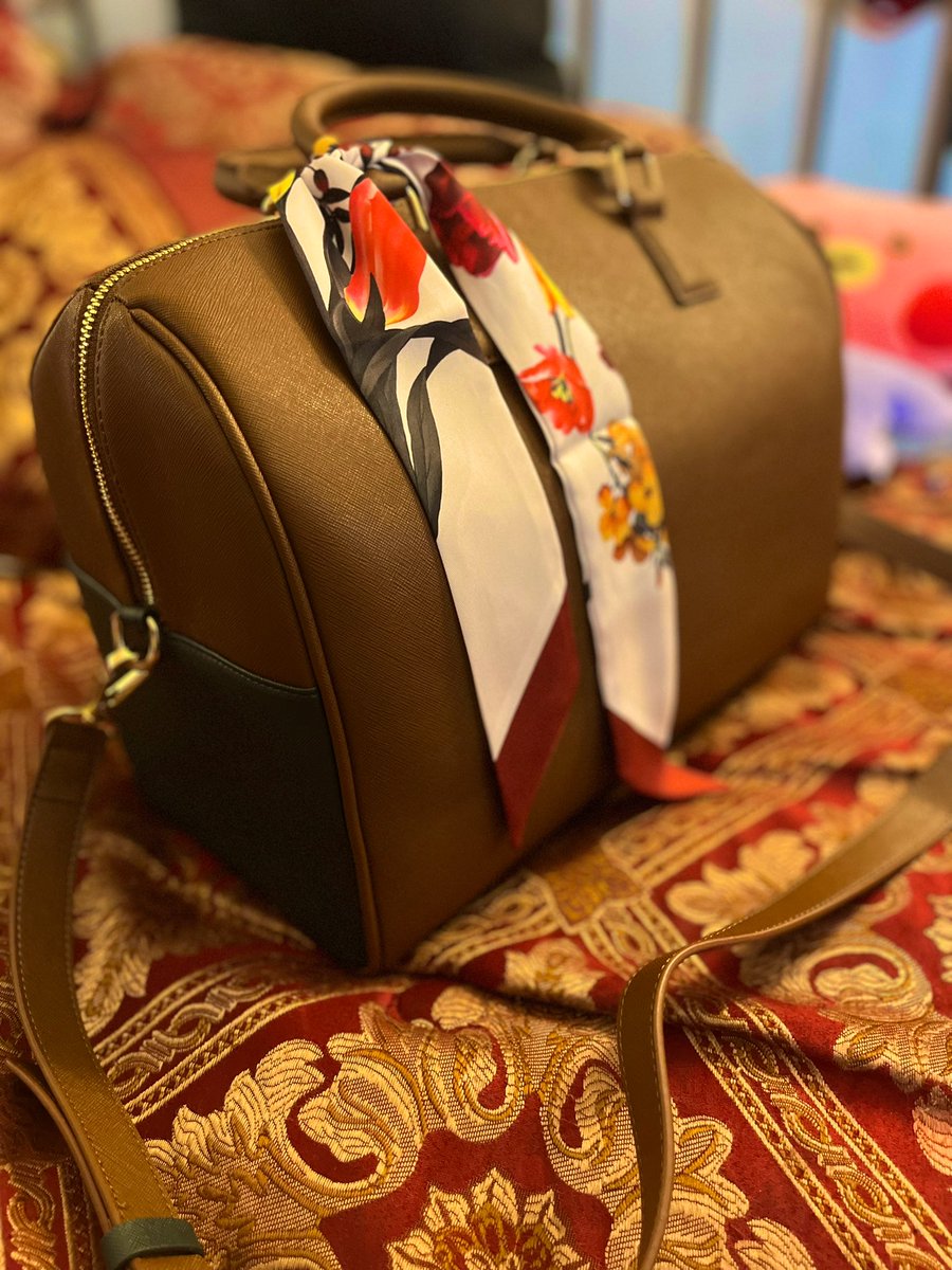 hereforvante's tweet photo. It’s hereeeeeeeeee @bts_bighit @BTS_twt #mute #bostonbag #madebybts #KimTaehyung #vbostonbag https://t.co/nHKAjTnWKi