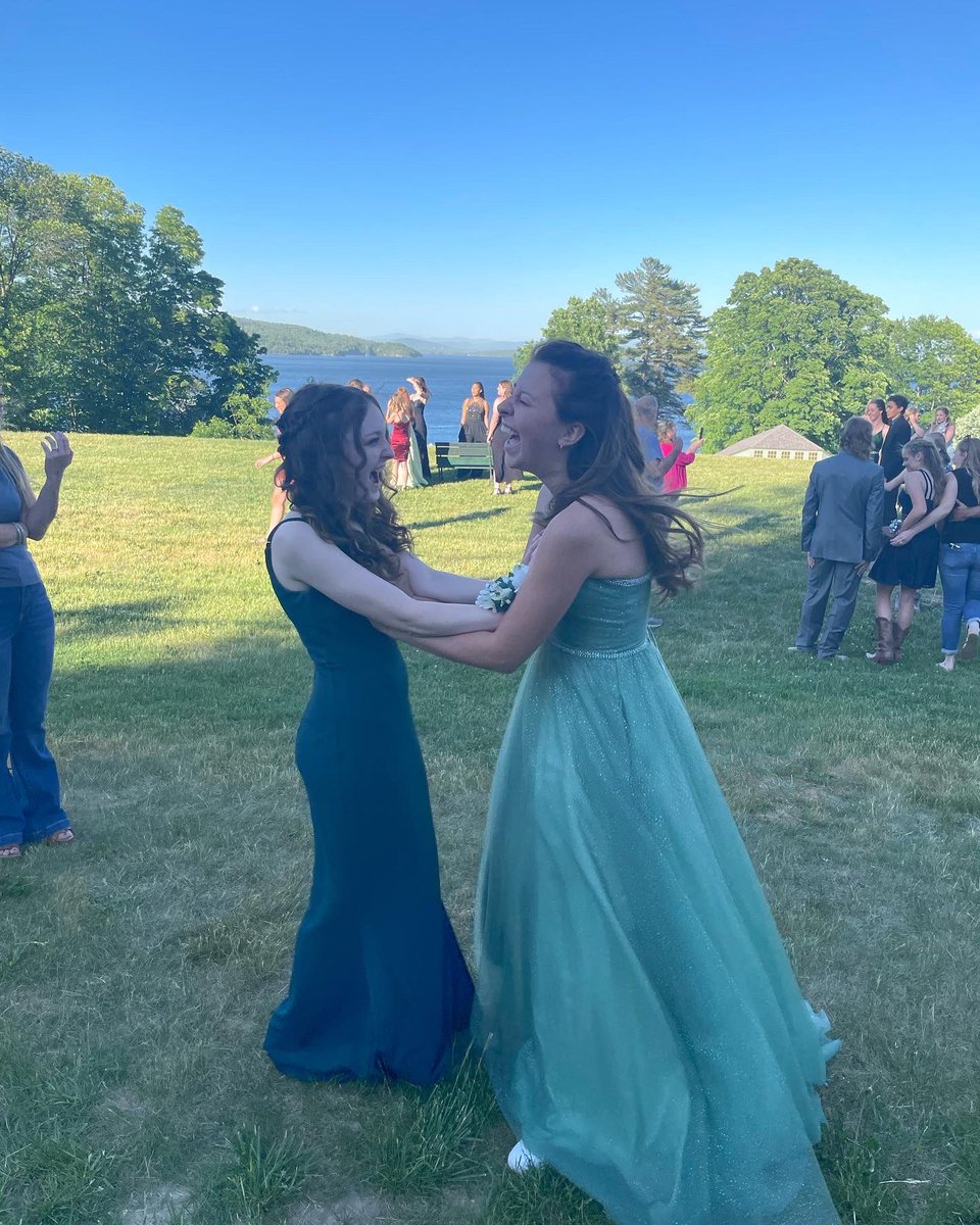 allisonlangue's tweet photo. this that prom shit https://t.co/NbM8f9zWJL