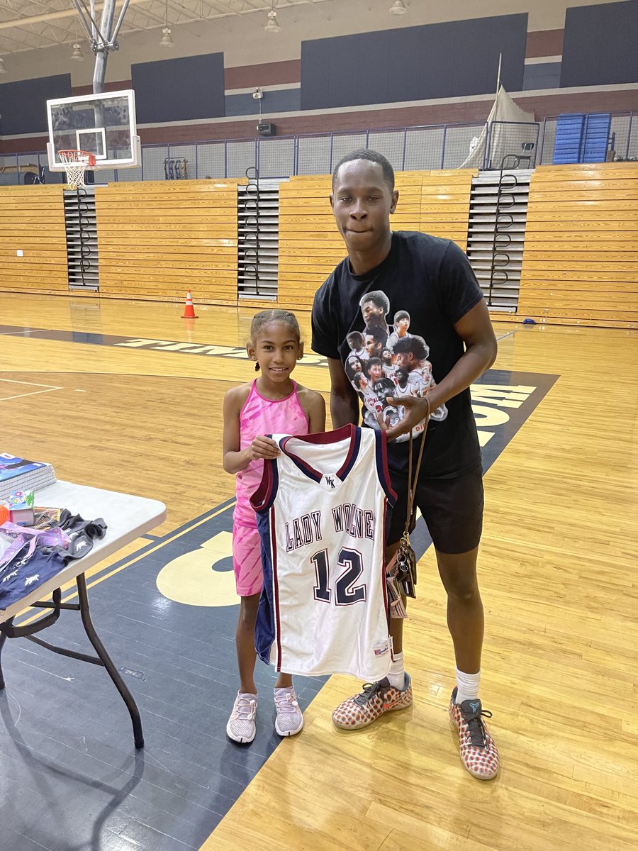 whiteknollwb's tweet photo. WK Girls Basketball camp was awesome…thank you for the opportunity to encourage, teach and advocate for our youth! #WOLVESUNITED https://t.co/M2n7STrFJ3