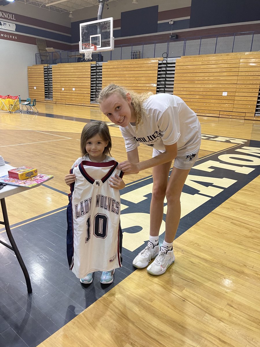 whiteknollwb's tweet photo. WK Girls Basketball camp was awesome…thank you for the opportunity to encourage, teach and advocate for our youth! #WOLVESUNITED https://t.co/M2n7STrFJ3