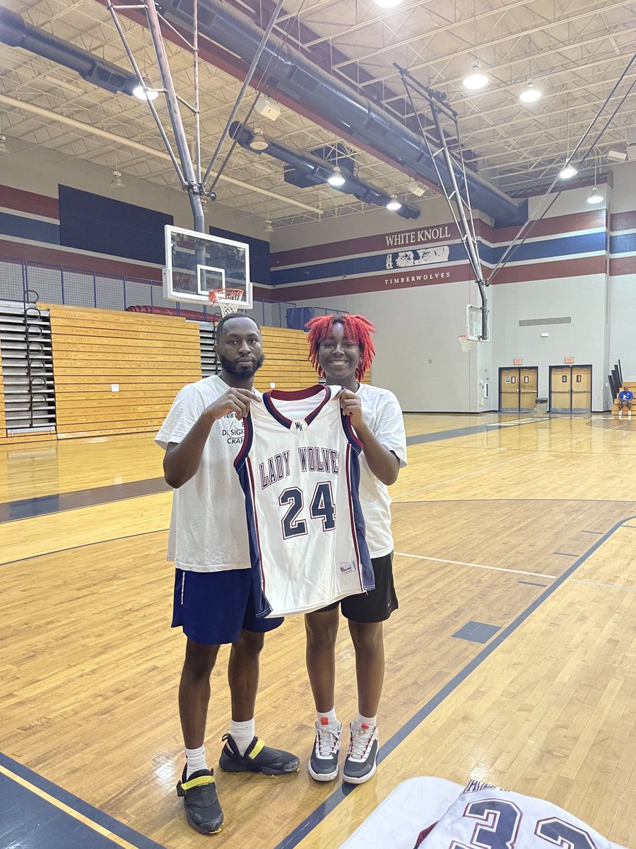 whiteknollwb's tweet photo. WK Girls Basketball camp was awesome…thank you for the opportunity to encourage, teach and advocate for our youth! #WOLVESUNITED https://t.co/M2n7STrFJ3