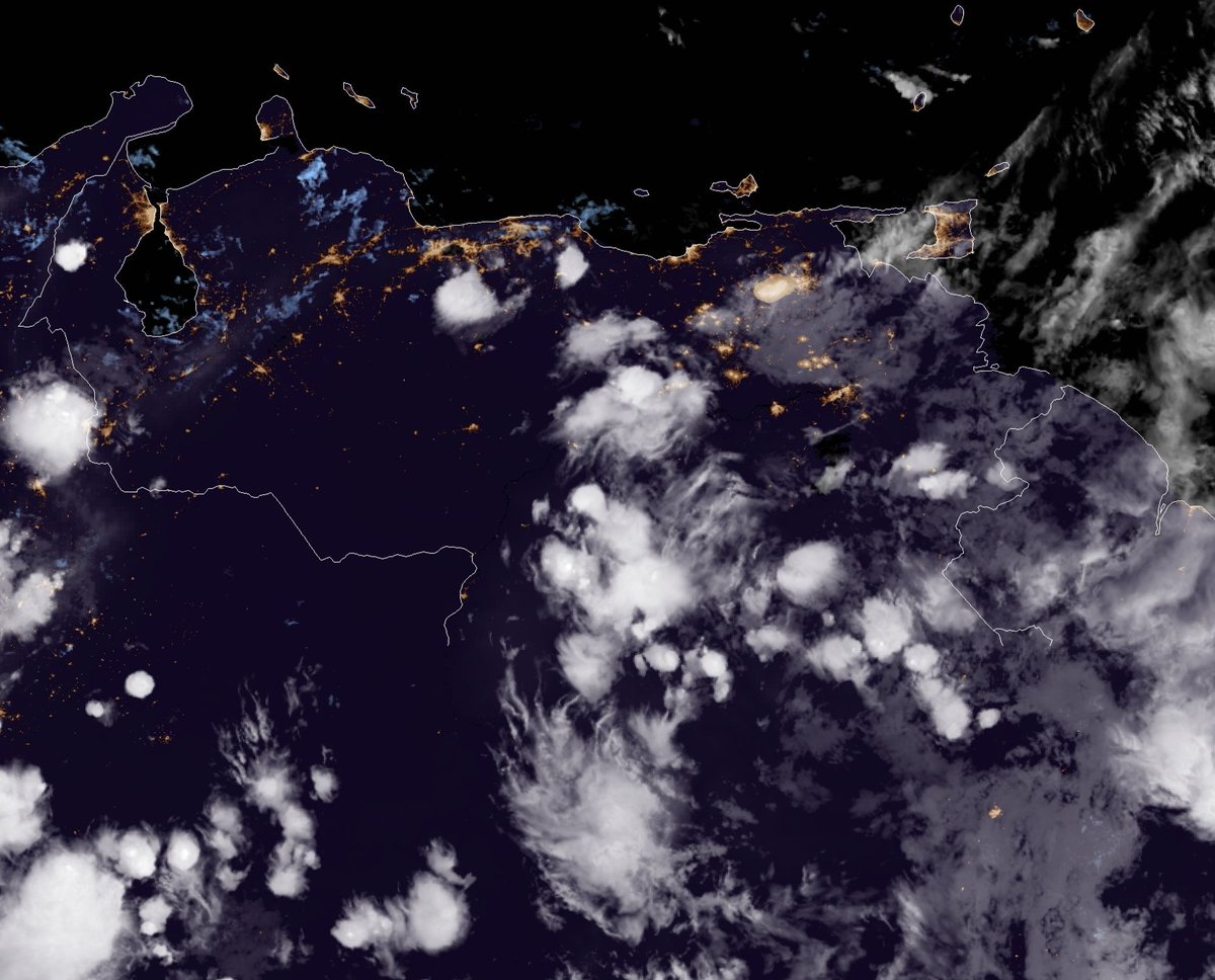 Spockplanet's tweet photo. #EnVivo | Satelital visible para la República de Venezuela 🇻🇪  en la fecha estelar 202266.20 a las 2053 |  O.T 5 🌀 al norte de Anzoátegui. El agua va en camino y mucho ojo por como se pide la lluvia porque todo en exceso es malo. Deben falta 61 ondas más.. 🖖 Spock, out! https://t.co/MngKrFvYpc