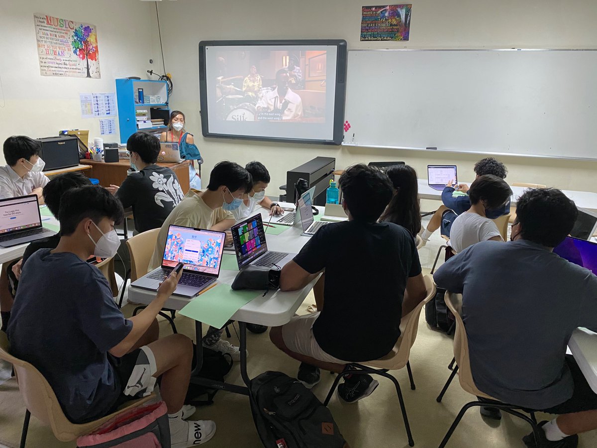 KimberlyW08's tweet photo. Students are connecting to the meaning behind the music the listen to! @OELPAIS @wing_mwing @aishongkong #OELP #INFINITY2022 #Musicproduction #BeyondtheRedBricks #RedBrick125 https://t.co/e2VzFUOkTo