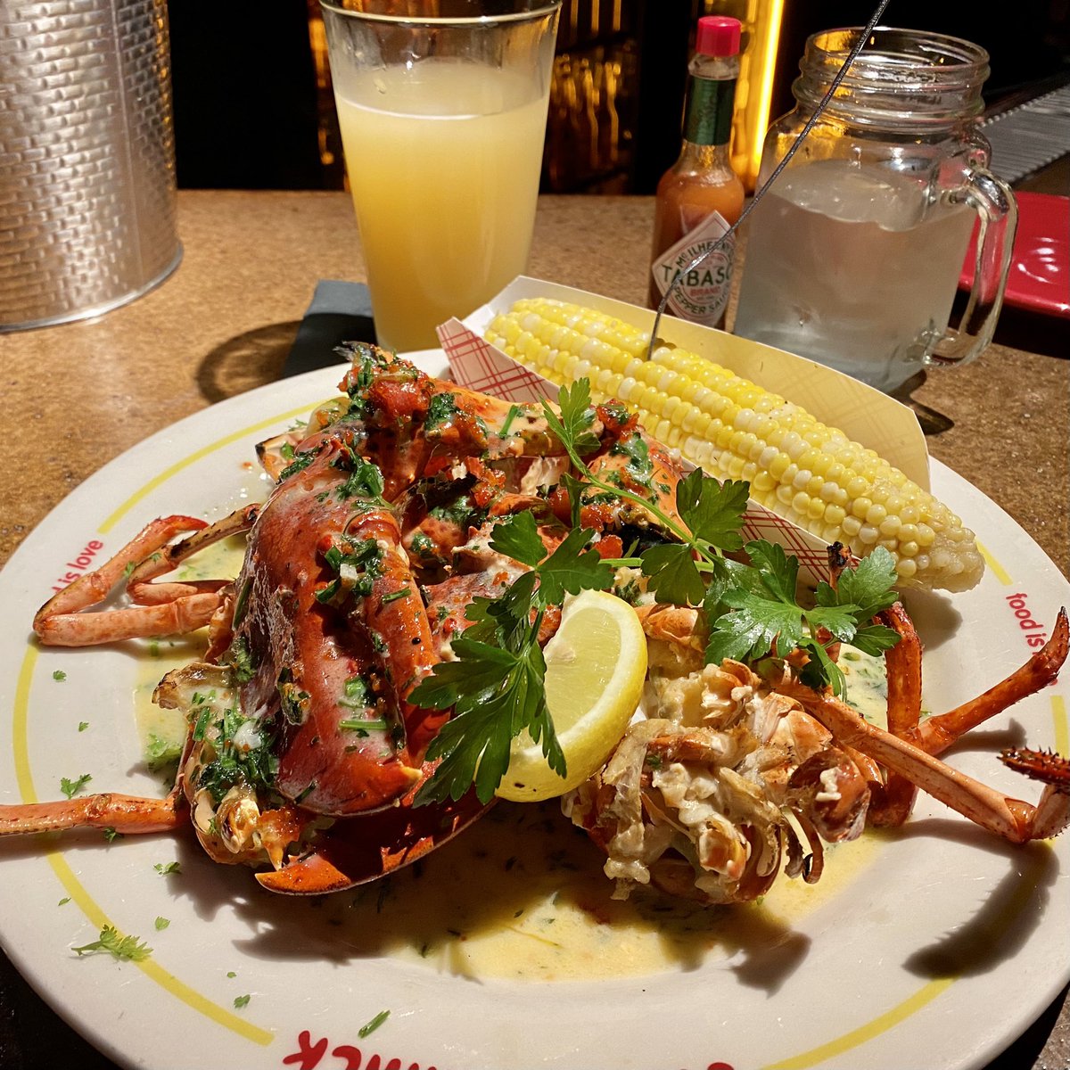 CMoneyKS's tweet photo. Summer Shack Clam Chowder, Jasperβs Famous Pan Roasted #Lobster (bourbon, chervil & chives). Washed down w/a #FiddleheadBrewingCo (Shelburne, VT) IPA (American Hazy) Jasper Whiteβs #SummerShack #Boston #BackBay #Lobstah #Chowdah #IPA #IPASnob #EatLocal #DrinkLocal https://t.co/gygn8XjGNV