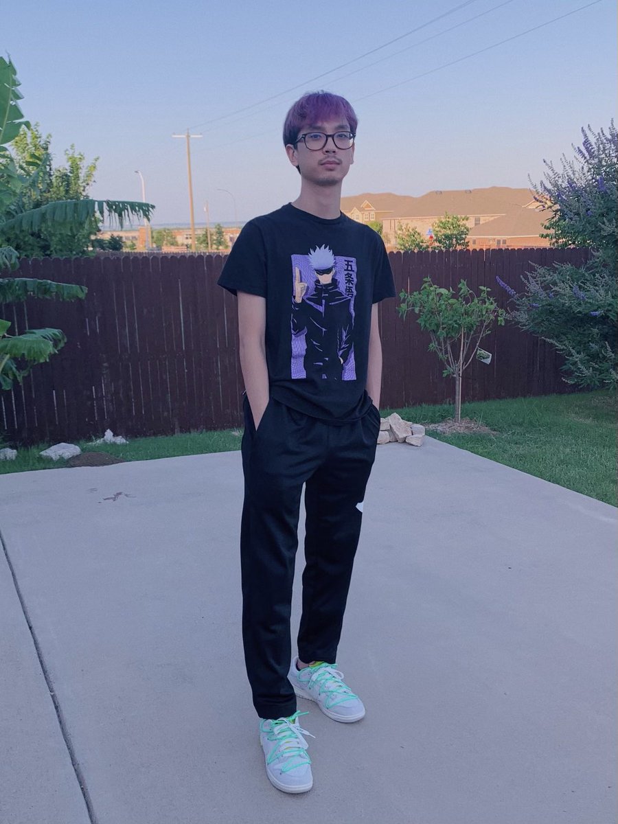 axophillip's tweet photo. your daily dose of vitamin me 💜 https://t.co/ANcLNXeDhR