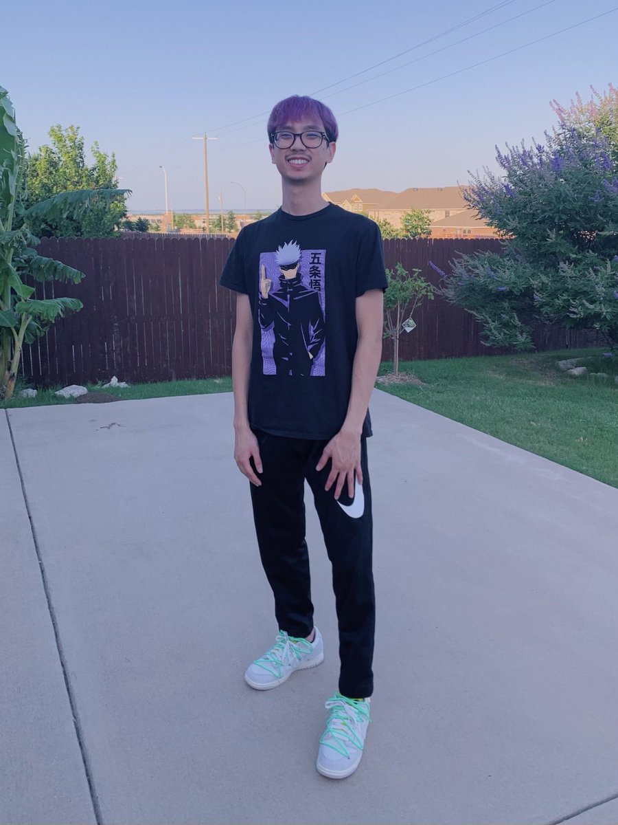 axophillip's tweet photo. your daily dose of vitamin me 💜 https://t.co/ANcLNXeDhR