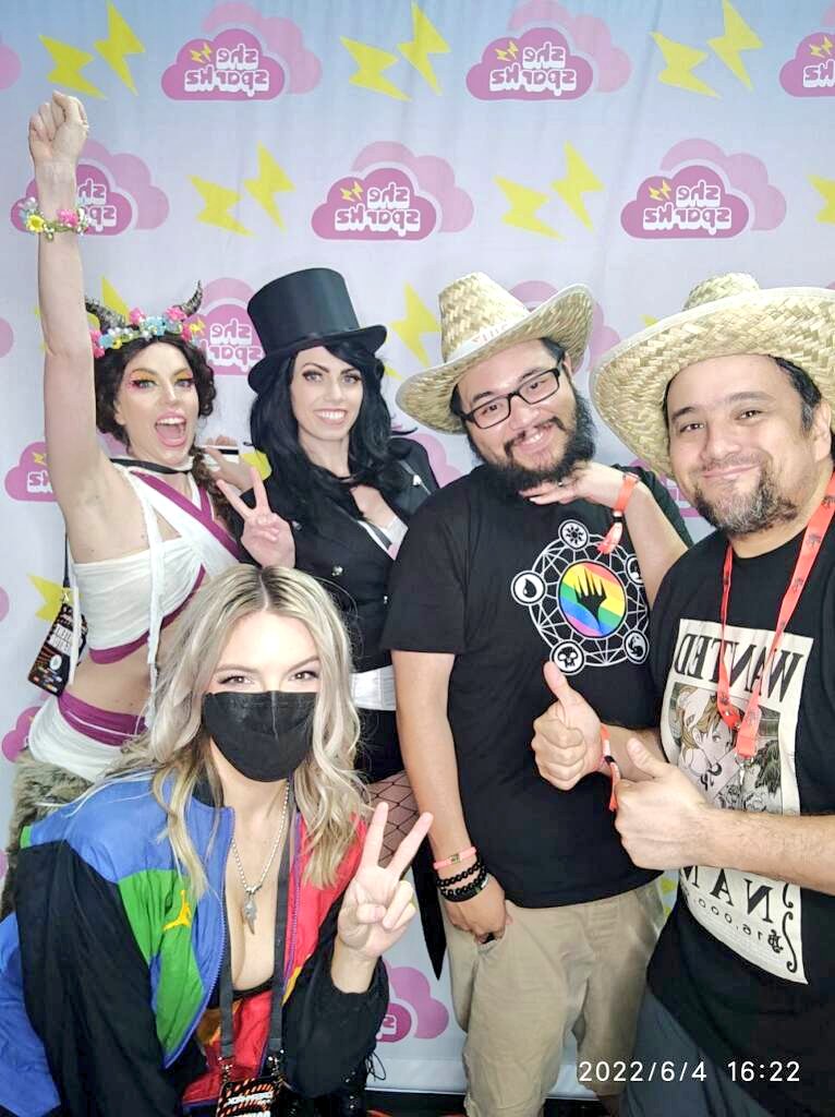 Xtayton's tweet photo. More pictures coming in from the weekend. @MobiuzGaming for the hats! @SheSparkz booth was dope! @DanaFischerMTG Elves signature!

#DHDAL22 https://t.co/2CdihoRSCZ