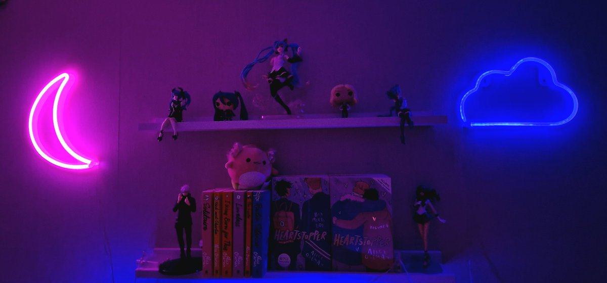 langask8erboy's tweet photo. new shelf display !! #Heartstopper https://t.co/H1ClxUF8ms
