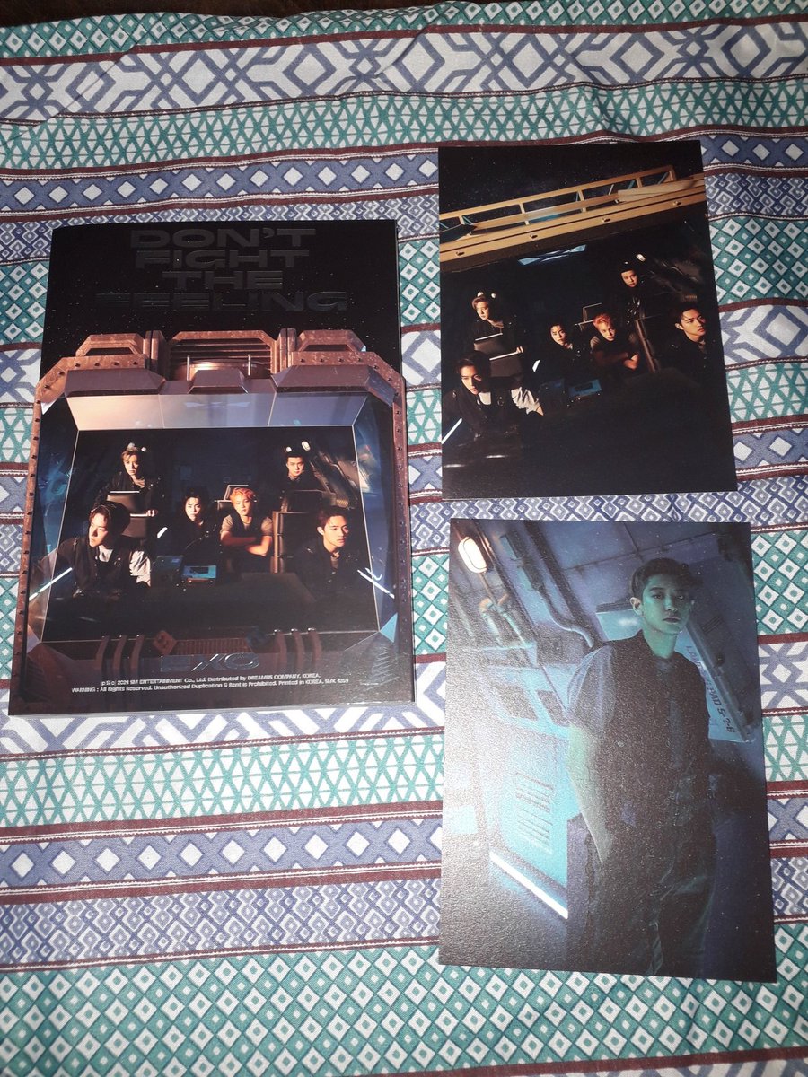 pinkjinqueen's tweet image. 1. Álbum EXO Don't Fight The Feeling 
Acompanha: 
-2 postcards (em grupo e Chanyeol)
-mini pôster Sehun
-pôster grande grupo
R$120
