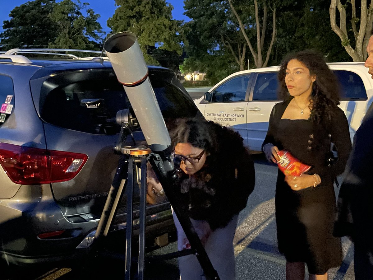 ObenTech's tweet image. Life is Good: Research symposium and moon watch @OBENSchools @SharonLasherOB @OysterBayHS