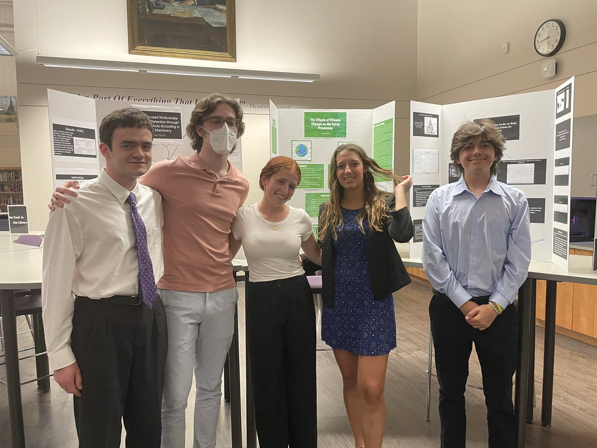 ObenTech's tweet image. Life is Good: Research symposium and moon watch @OBENSchools @SharonLasherOB @OysterBayHS