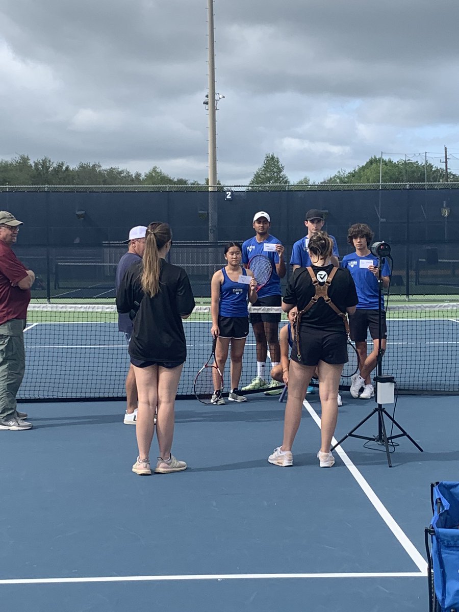 @vypehouston @fbisdathletics @cwardelkinshs We enjoyed our photo shoot today!  Thanks to our athletes for coming out to represent.#GD2BAK💛💙🎾🎾