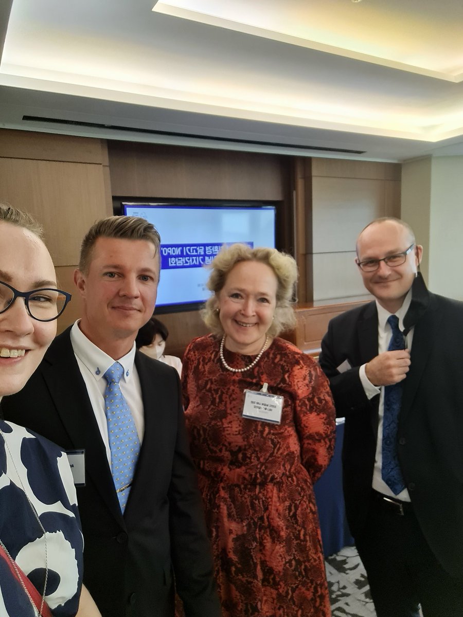 HannaKasari's tweet photo. Ihan pian aloitetaan suomalaisen kanan lanseeraustilaisuus Soulissa. Mukana @jhusukallio ja @TNinios - ilman yhteistyötä ei täälläkään oltaisi. @Atria_Oyj #thepurestmeatontheplanet https://t.co/48YpfXdQ9S