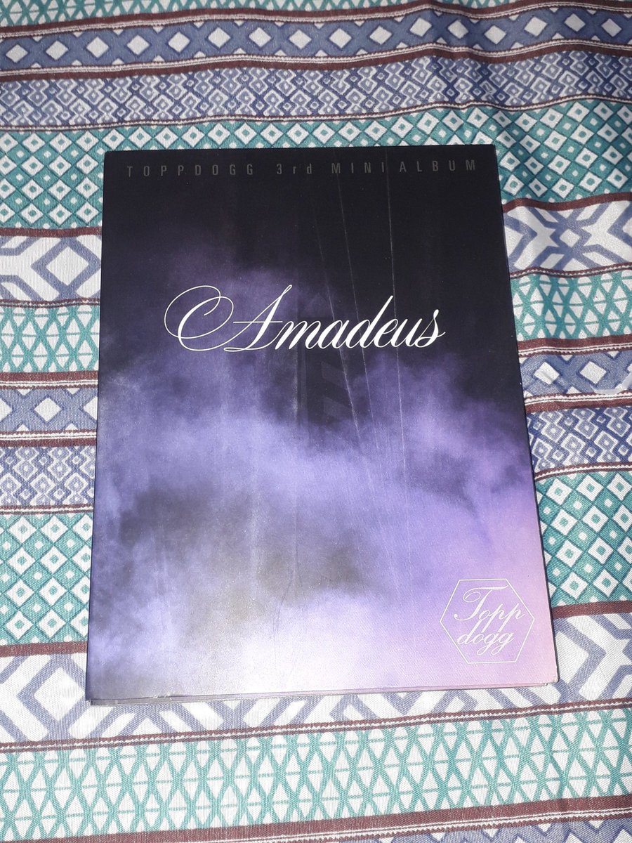 pinkjinqueen's tweet image. 3. Álbum Topp Dogg Amadeus Autografado 
R$90