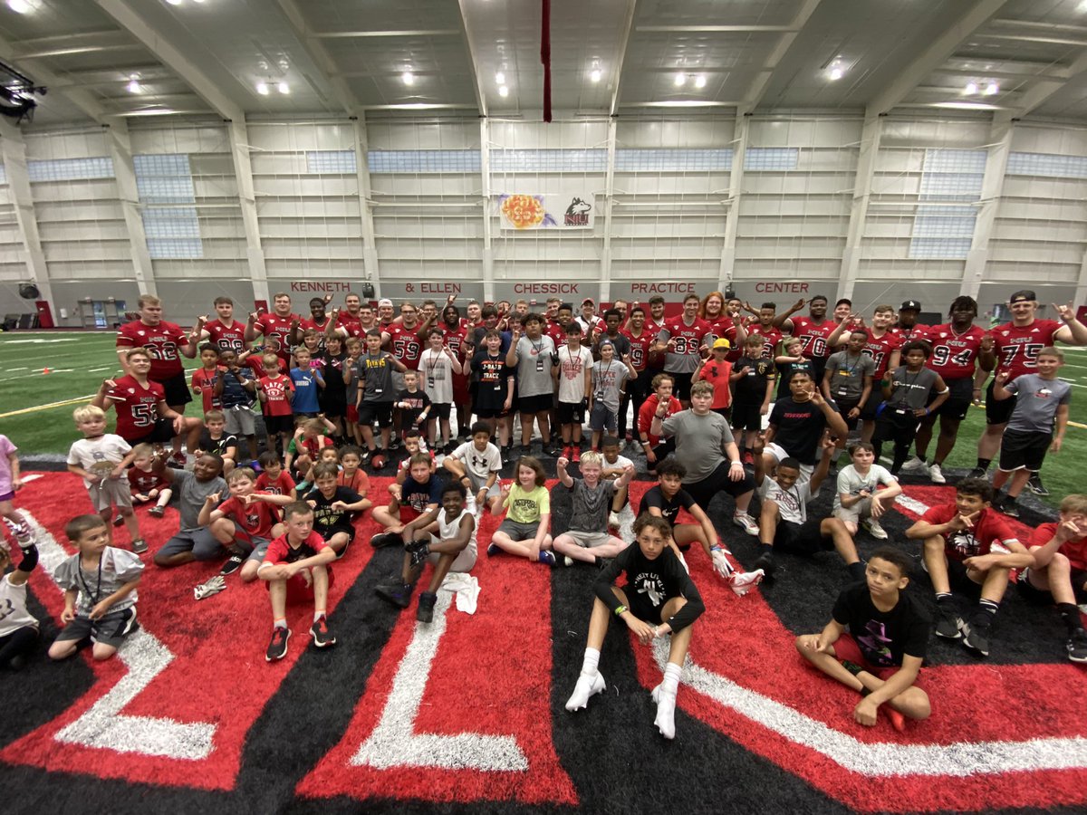 NIU_Football's tweet photo. The PUPS🐾 had a BLAST!!

A HUSKIE-SIZED THANK YOU to everyone who came out and had some fun with us tonight!! We missed this and can’t wait till next time!

#TheFunWay https://t.co/pMC4To6x9C