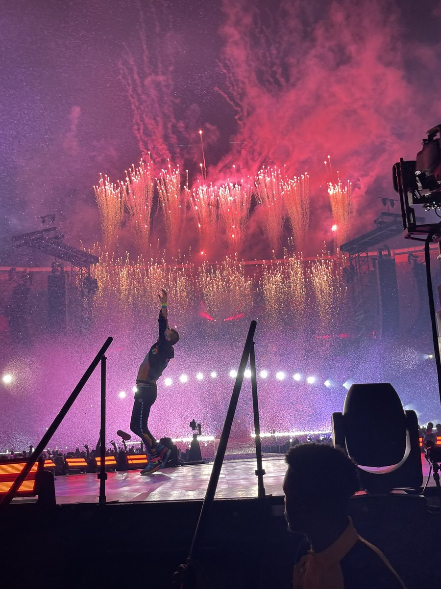 moumaui's tweet photo. I saw @coldplay 6/1 at #ColdplayDC FedEx Stadium. I will never be the same. And no one will ever understand it. I love you, @coldplay thank you https://t.co/WEAiK0TKZ3