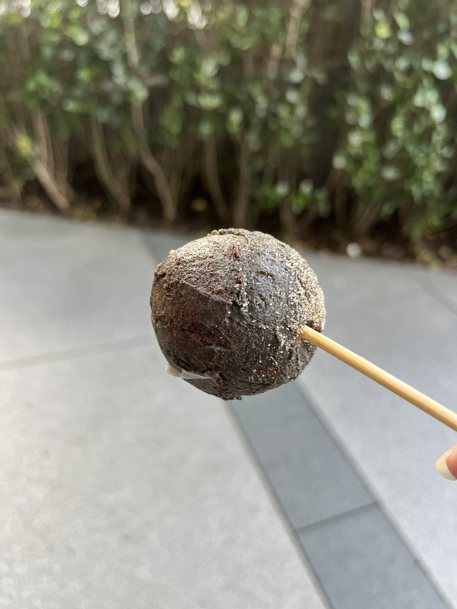 我今天才恍然大悟，我其實才是人家的一粒棋子，像後宮甄嬛傳一樣，借刀殺人果真厲害👍，我知道女人總是想保護自己想保護的感情，看著辦吧！能說的我都說了，罵我也好討厭我也罷，我比誰都心軟，但我也只能被迫接受你們給我的傷害。謝謝！我努力承受😂
#我就像這顆地瓜球黑到底 https://t.co/48oeLr5OgT