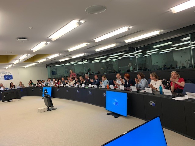 EPSocialAffairs's tweet image. Deal on  #EUMinimumWage directive @EPSocialAffairs       @RadtkeMdEP @a_jongerius @Europe2022FR @EU_Commission
Details to follow
Press conference 7 June at 9.30 in Strasbourg &amp;amp; remotely
europarl.europa.eu/news/en/press-…