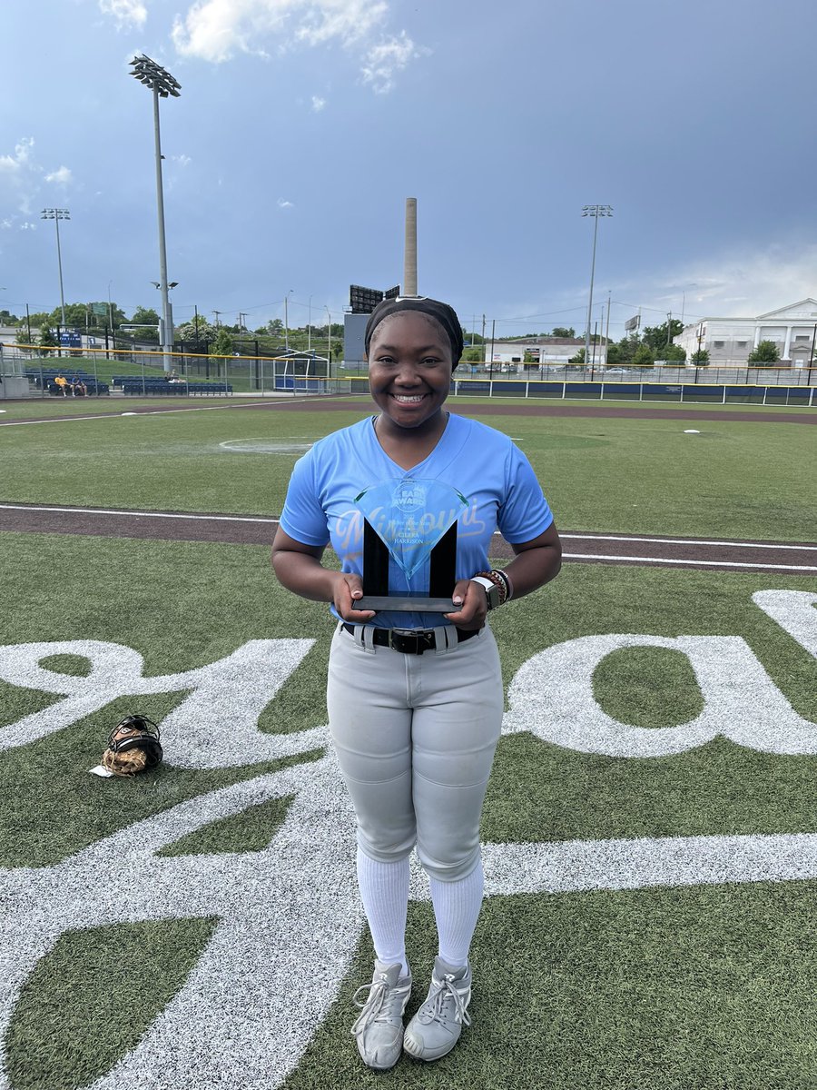 Congrats to Cierra Harrison for being named pitcher of the year at the Earl Awards!