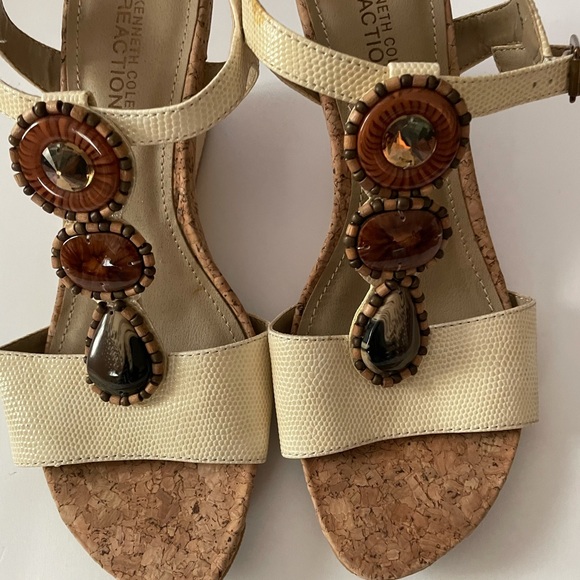 Enchantedstyle3's tweet photo. So good I had to share! Check out all the items I'm loving on @Poshmarkapp #poshmark #fashion #style #shopmycloset #gailmcinnisproductions #stevemadden #kennethcolereaction: https://t.co/bPZOQw3YTw https://t.co/B4bVK5k5WA