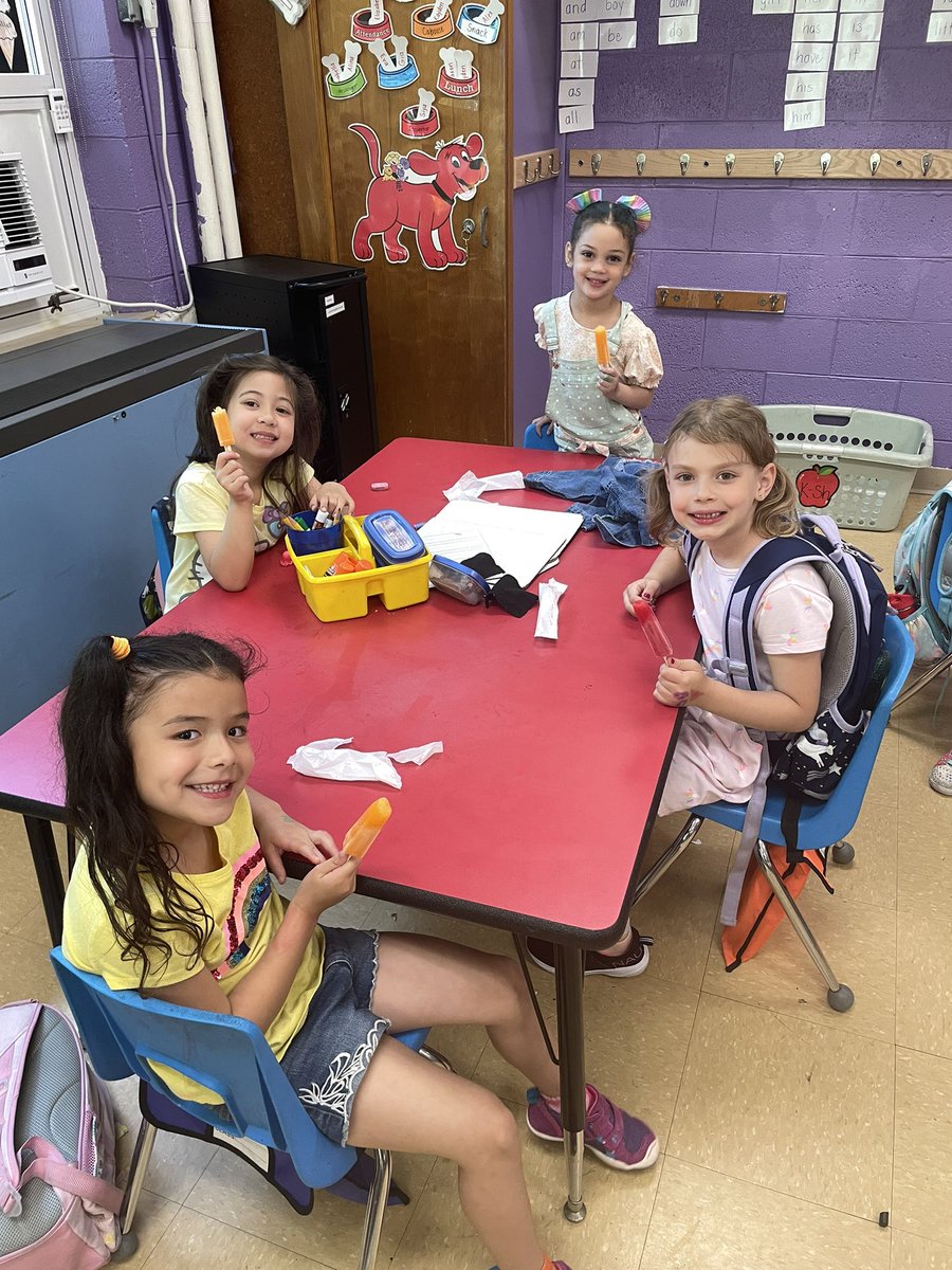 MrsShapiroK15's tweet photo. Kindergarten ‘K’ountdown has begun! Crazy Hair and Socks today! https://t.co/ApDnGMmcBL