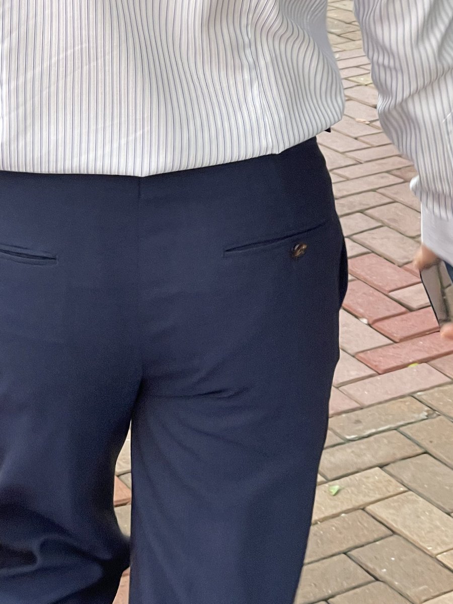 Suitguy1S's tweet photo. Morning handsome https://t.co/Eildf2YWdj