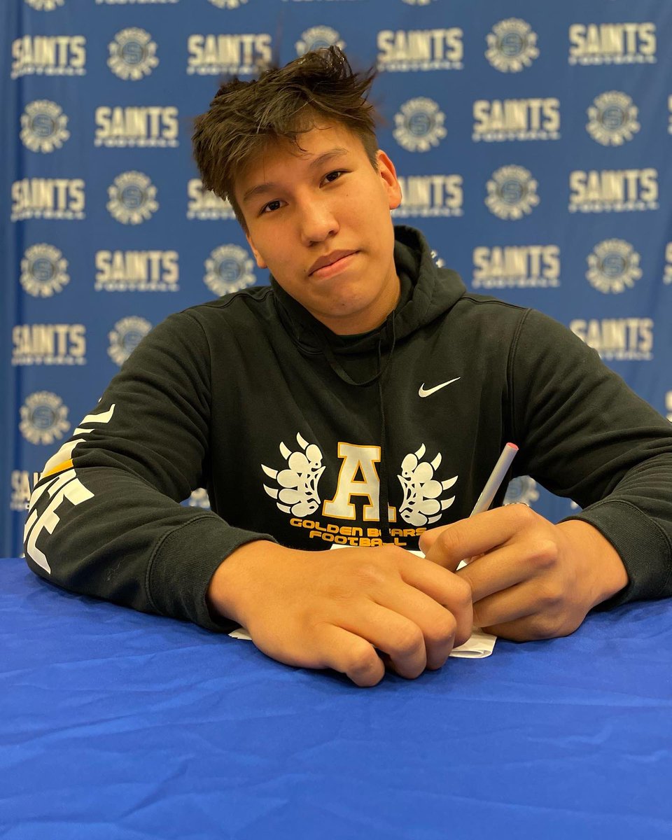 FMCSDSaints's tweet photo. Congratulations to @Robbie_Buffalo and @JeffreyMcCrack2 on signing your @USPORTSca Letters of Intent.

Jeff will be suiting up for the @AcadiaFootball in the fall while Robbie will be joining the @UABearsFootball. 

#ClimbTheMountain https://t.co/mARc1I5ztr