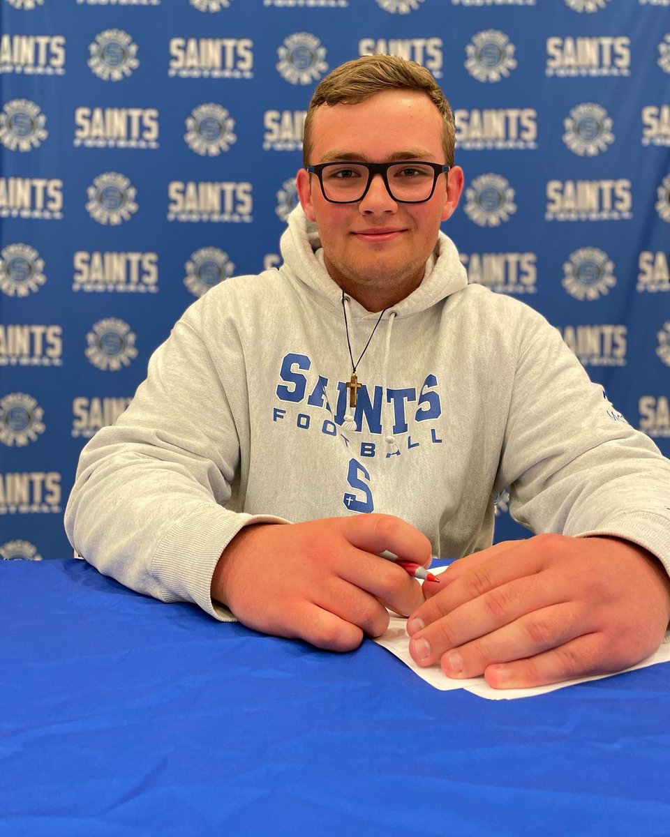 Congratulations to <a href="/Robbie_Buffalo/">Robbie</a> and <a href="/JeffreyMcCrack2/">Jeffrey McCracken</a> on signing your <a href="/USPORTSca/">U SPORTS</a> Letters of Intent.

Jeff will be suiting up for the <a href="/AcadiaFootball/">Acadia Football</a> in the fall while Robbie will be joining the <a href="/UABearsFootball/">University of Alberta Football</a>. 

#ClimbTheMountain