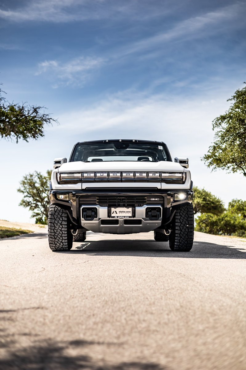 AlphaOneMotors's tweet photo. New #gmc #hummer #ev truly a fascinating super truck. #alphaonemotors #ElectricVehicle #offroad #aom #newride #photography #luxury #luxurylifestyle https://t.co/JOCNcahpcs