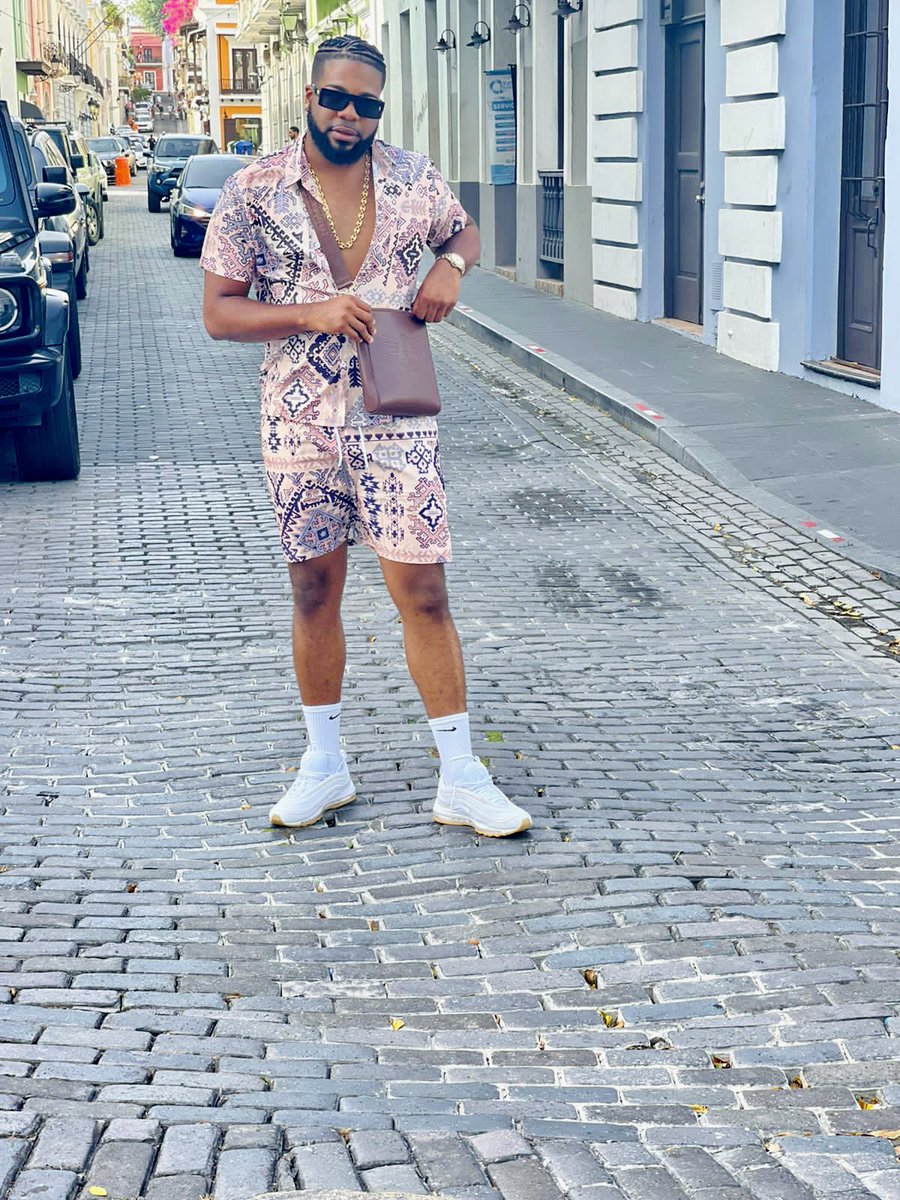 shaundywilliams's tweet photo. Blending in with the culture 😎 https://t.co/YcPKI3l5JH