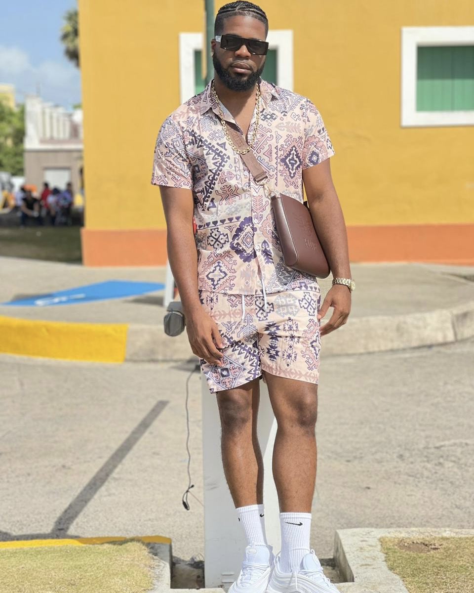 shaundywilliams's tweet photo. Blending in with the culture 😎 https://t.co/YcPKI3l5JH
