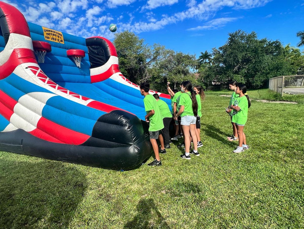 jdgjaguars's tweet photo. Fun day for our 5th grade students!#MakingMemories #readyformiddleschool #5thgrade @jdgjaguars @MDCPSSouth @SuptDotres https://t.co/64QxNpHZJ3