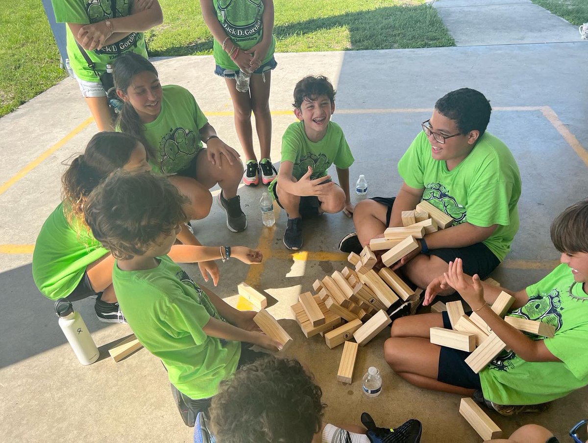 jdgjaguars's tweet photo. Fun day for our 5th grade students!#MakingMemories #readyformiddleschool #5thgrade @jdgjaguars @MDCPSSouth @SuptDotres https://t.co/64QxNpHZJ3