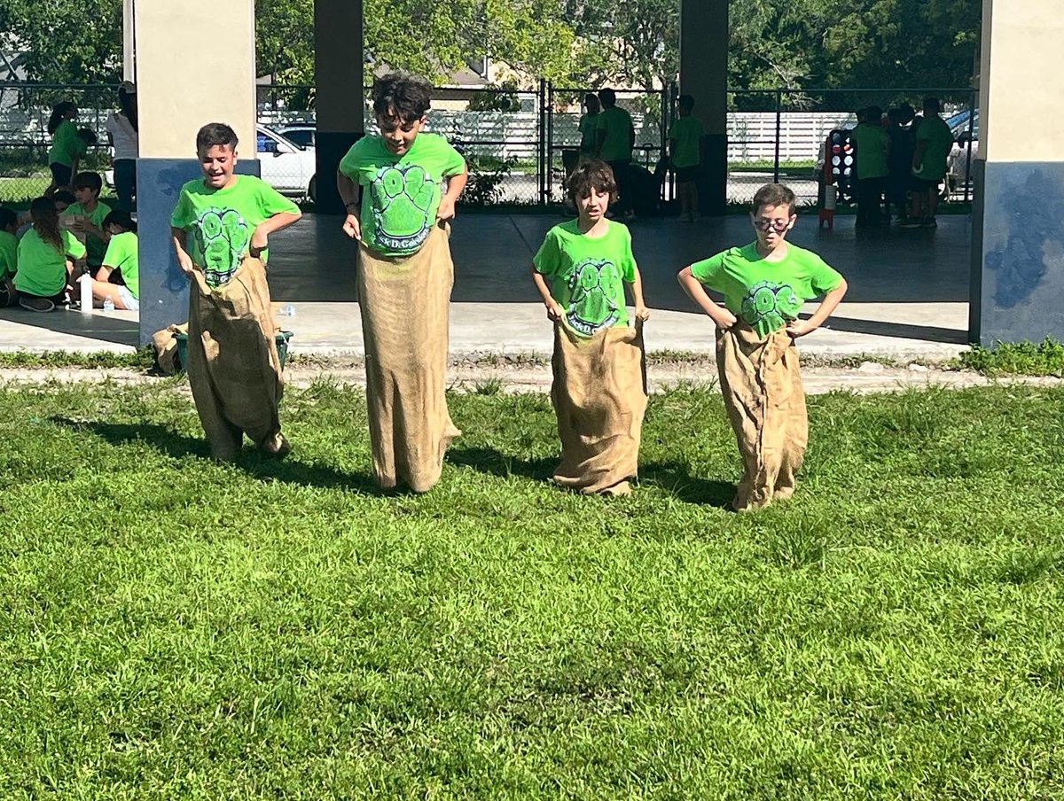 jdgjaguars's tweet photo. Fun day for our 5th grade students!#MakingMemories #readyformiddleschool #5thgrade @jdgjaguars @MDCPSSouth @SuptDotres https://t.co/64QxNpHZJ3